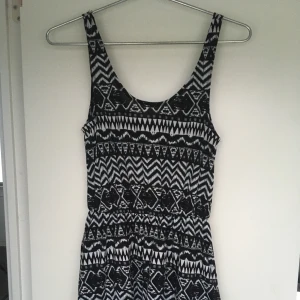 Bik bok, klänning  - Fin klänning från bikbok. Knappt använd då den ej passar mig. :)) 