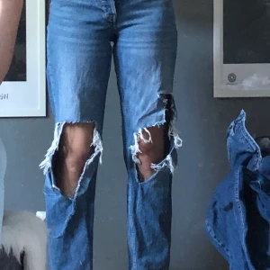 Gina jeans - Ett par gina jeans i bra skick , knappt använda . storlek 36, buda . är 161 och längden är så lång på byxorna som i bilden 
