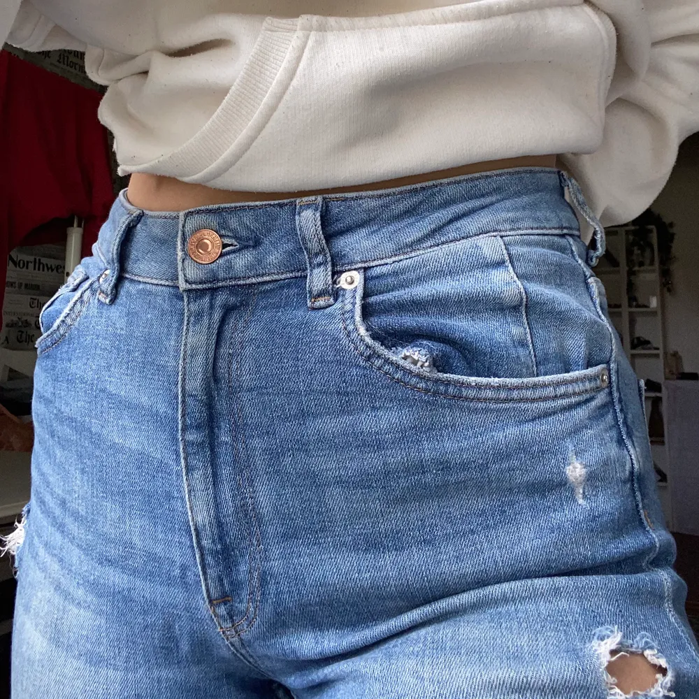 Jeans från H&M, säljer då dom inte används längre och har blivit för stora! Frakt tillkommer!. Jeans & Byxor.