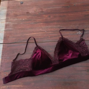  - Bh i sammet från Lindex, aldrig använd pga fel storlek.