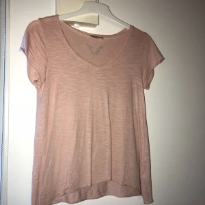  - Rosa, vid t-shirt Köparen står för frakten😃