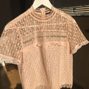  - Superfin blus från Zara. Sparsamt använd. Frakt tillkommer