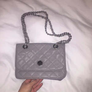  - Sparsamt använd väska från Don Donna (accent)! Möts i Stockholm💓