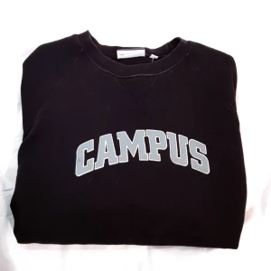  - Vintage crewneck! Asfin och cool, passar till allt. Det står 164 i men jag är en S/M o den passar mig :)