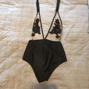  - One piece swimsuit men man kan använda den som body oxå. Aldrig använd