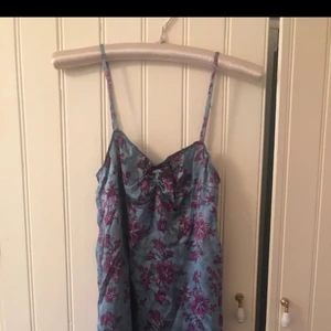  - Fint linne från Odd Molly - funkar som vanligt linne eller som nattlinne.  Material: 100% silk