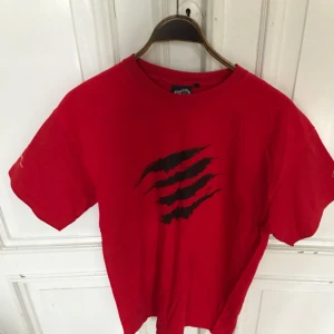  - Team Mad Catz. Liten i storleken. Hämtas i Uppsala eller kan skickas mot porto