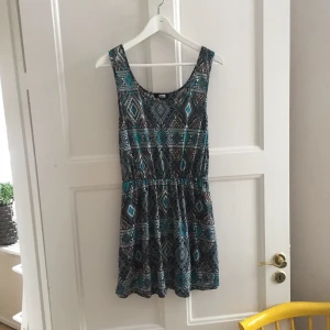  - Fin mönstrad klänning från bikbok! Använd mycket men är i fint skick 👗