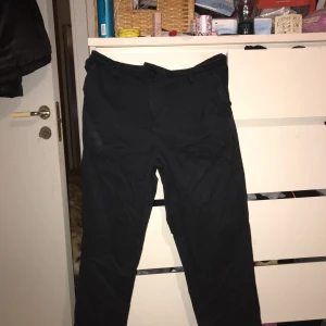  - Snygga kostymbyxor i väldigt bra skicks. Säljer dom pga att dom är för stora så det är inga problem med dom.