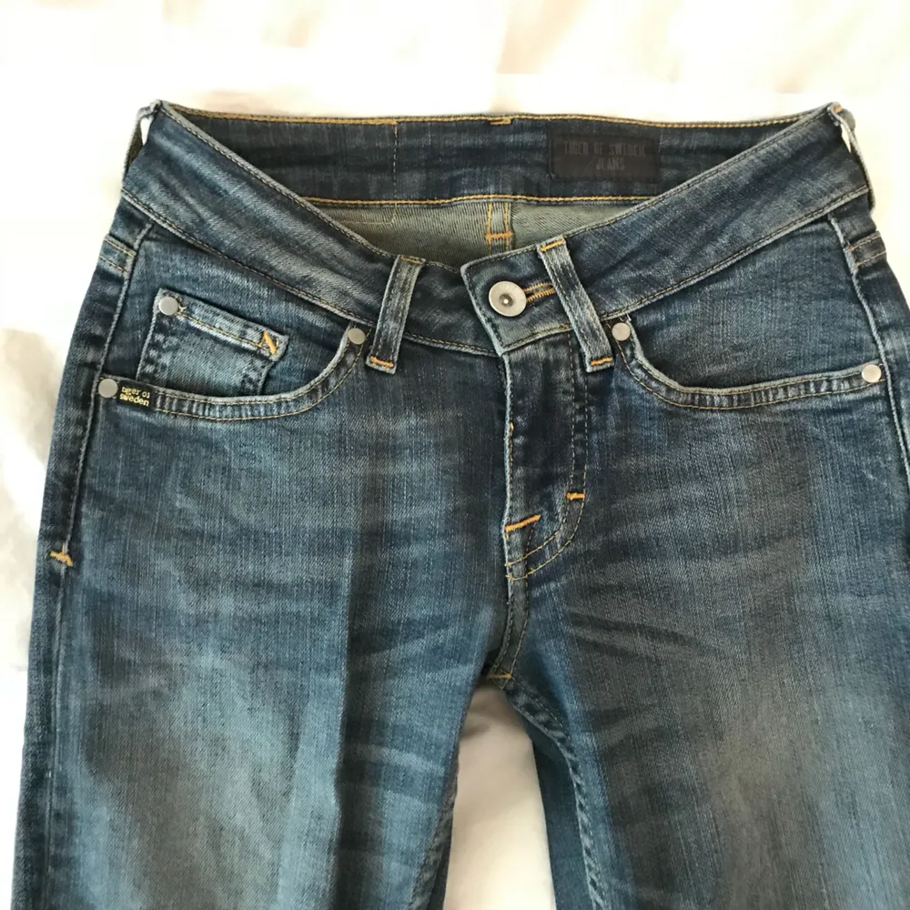 Ett par jeans i en superfin färg från tiger of sweden i storleken 24/32. Stretchiga i materialet. Säljs då jag tyvärr växt ur dem. Betalning sker via swish, köparen står för frakt👍🏼. Jeans & Byxor.
