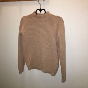  - Fin tröja från Vila, något använd men i topp skick. 