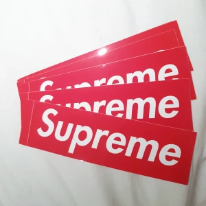  - ÄKTA Supreme stickers, 20cm x 5,5cm  25 kr st  UPDATE: ENDAST 2 ST KVAR