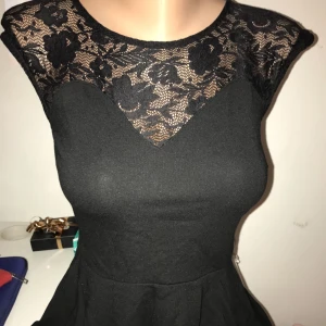  - Festtopp från Gina! Fint skick, frakt tillkommer, tar swish