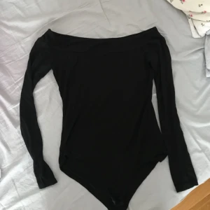  - Off shoulder body. Använd en gång