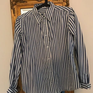  - Superfin, säljer endast då storleken inte passar mig Frakt ingår i priset 🌟