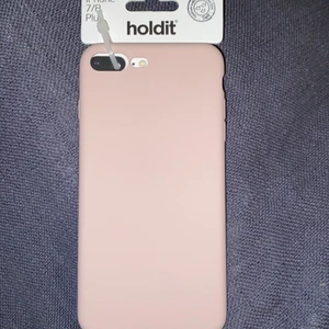 Holdit skal  - ⚜️Säljer mitt rosa holdit skal! Som är super fint!💓 men kan inte ha det för jag har en ny mobil, det är helt oanvänt! Ny pris 150kr mitt pris 50kr+22kr i frakt ✨💓 till iPhone 7-8 PLUS