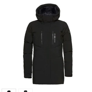 Sail racing jacka - Sail racing patrol down jacka svart stl s köpt förra året och knappt använd köpt i sail racing butiken för 4 000 kr 