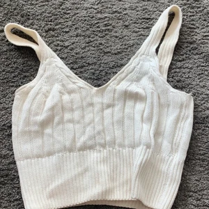 Söt topp - Säljer denna topp från nakd i storlek S BUDA I KOMMENTARENA frakt tillkommer! Högsta bud 170kr+ frakt