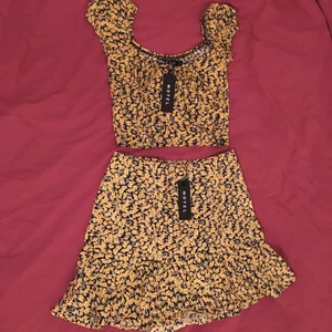 Gulligt set från Motel Rocks - Ett somrigt set från Motel Rocks. Kjolen är i storlek M och toppen i storlek S, båda är oanvända med prislapp kvar. 250kr styck eller båda för 450kr.