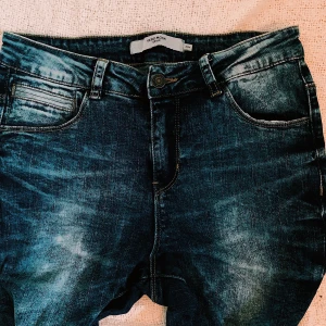 Blåa jeans - Fint skick, frakt tillkommer.