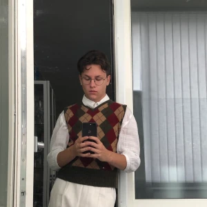 Rutig väst - Superfin rutig väst. Jätte fin under en vit T-shirt eller skjorta! 150 kronor, budgivning i kommentererna om flera är intresserad 🌸 budgivningen slutar 24 september. betalning vi swish 👍