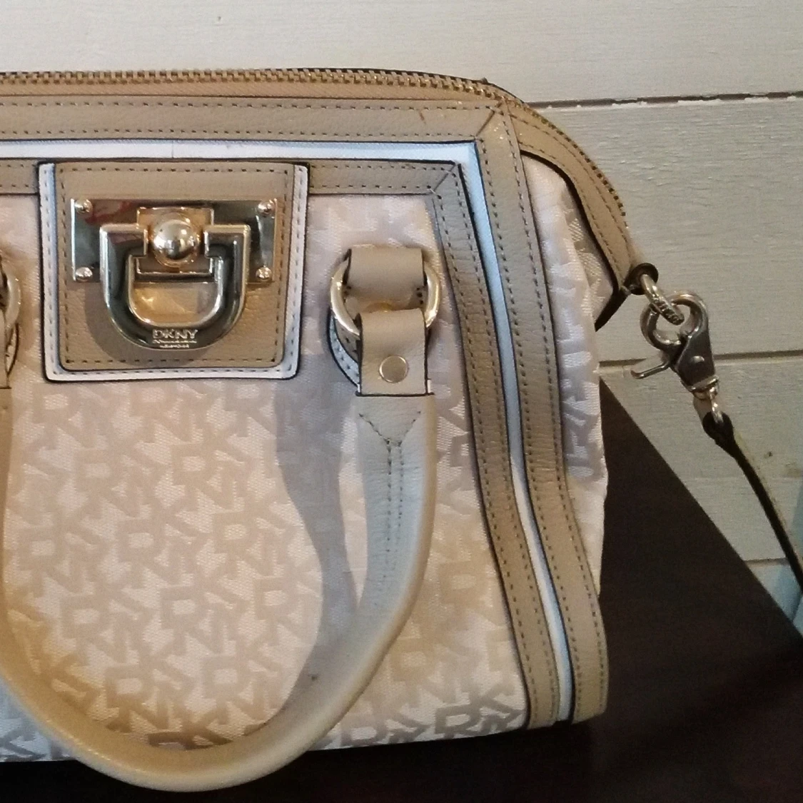 Oanvänd DKNY väska - 90