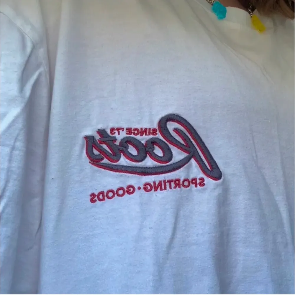 En fin Roots t-shirt i storlel XL❤️ Passar nästan alla storlekar❤️. T-shirts.