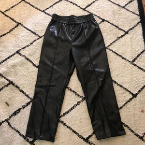 Skinnbyxor - Supersnygga skinnbyxor från hm, helt oanvända prislappen sitter kvar! 