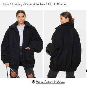 Teddyjacka - Oversize teddyjacka i storlek UK 4, jag skulle säga att den passar 34,36,38. Den är väldigt oversize på mig som oftast har 34. Det gick inte att lämna tillbaka så jag säljer vidare den här istället. 200+63kr spårbar frakt💘 