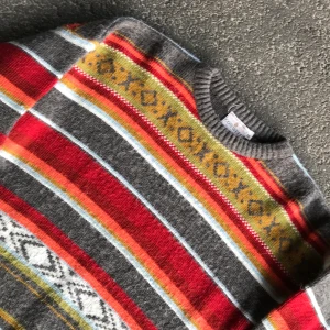 Stickad tröja - Supernsygg stickad tröja! M