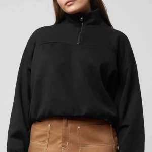 Weekday tjocktröja  - Säljer denna supersnygga tjocktröjan från weekday. Säljer då den inte kommer till användning, superfint skick! Köparen står för frakten🌸