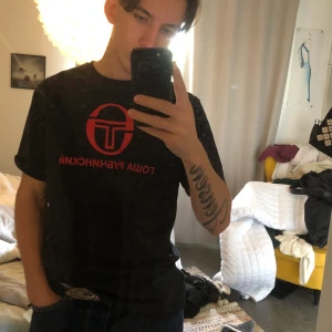 Sergio tachin X gosha  - Sergio tachin X gosha tisha storlek S/M Cond 8/10.      Tar emot bud och trades