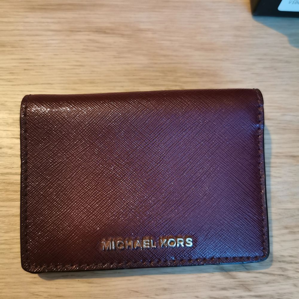 Äkta Michael kors plånbok. | Plick Second Hand