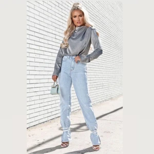 Light Wash Jeans  - Säljer dessa jeans då de är för små för mig! De är endast testade 💞 Vid högt intresse blir det budgivning! Köparen står för fraktkostnaden