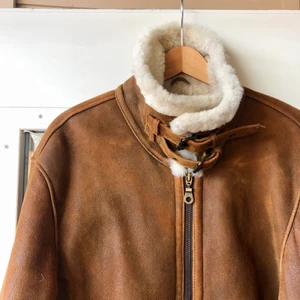 Mockajacka med päls  - Mockajacka med päls , varm och skön! Säljer pga används inte 