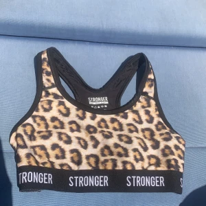 Sport BH - Fint skick, storlek M men passar mig som vanligtvis är en XS/S :)