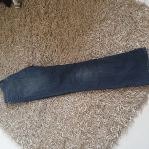 Lee jeans - Använda några gånger men är i bra skick. 