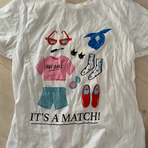 T shirt från pull & bear - Snygg tshirt från pull & bear🤤 skrynklig men tvättar och stryker innan den levereras!