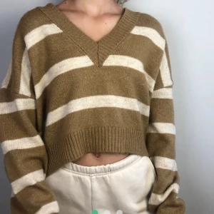 Tröja från NA-KD - Knappt använd. Snygg varm tröja.