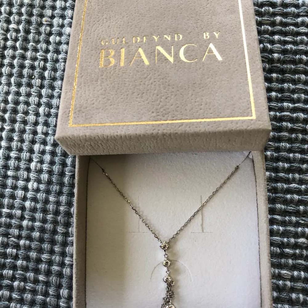 Helt nytt och oanvänt halsband från Guldfynd By Bianca kollektionen från guldfynd.. Accessoarer.