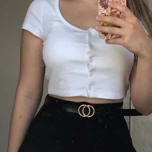 Svart skärp /lindex - Svart skärp i ormprintsmönster samt gulddetaljer Från Lindex. Nästintill oanvänt.💞