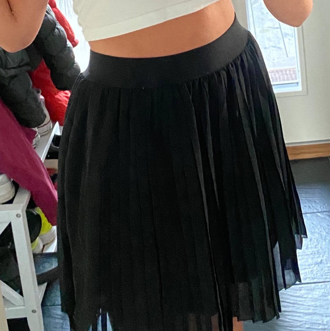 Plisserad kort svart NAKD kjol TREND - 90