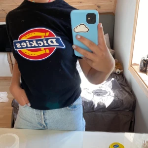 Dockors T-shirt i mycket fint skick! - Storlek xxs men skulle säga att den sitter mer som en S/M, väldigt fint skick då den inte kommit till mycket användning 
