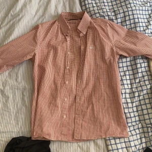 Sail racing skjorta  - Skjortan är i nyskick och nypriset är ca 1200kr. Plagget är extremt välskött och har använt det ca 10 gånger sammanlagt