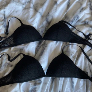 Bh - 2 jätte fina bh-ar i spets som har blivigt för små för mig tyvärr. Använda Max 2 gånger och inget mer