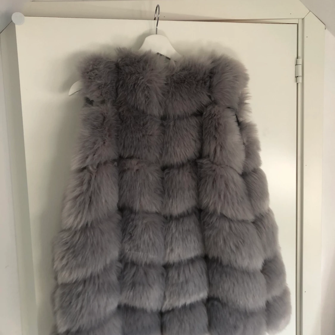 pälsväst, ljusgrå, strl S (fake fur) - 90