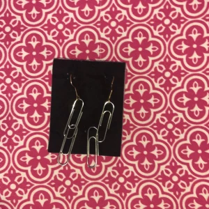 Örhängen  - Dessa örhängen har jag gjort själv:)