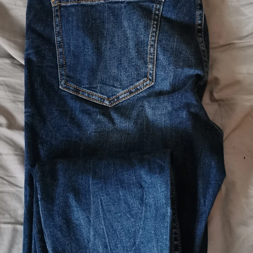 Aldrig använda köpt från Nakd stlr 40 sitter sen en 38 det är midje jeans. Jeans & Byxor.