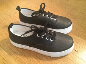  - Skor från Zalando, aldrig använda

100 kr