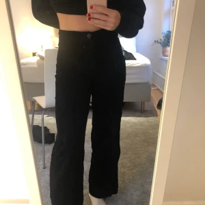 Manchesterbyxor - As sköna Manchesterbyxor från weekday. Jag är 165cm 